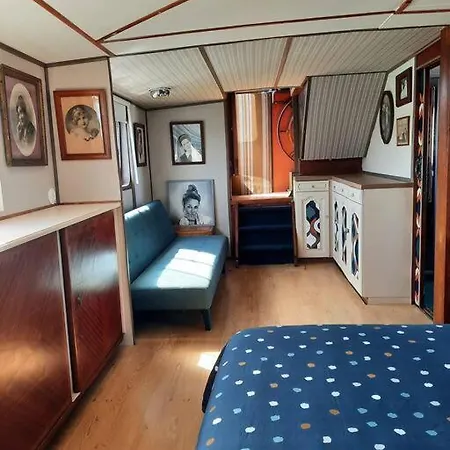 Botel Le Carre Du Marinier *